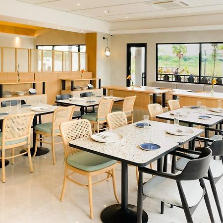 Artotel Casa Cikarang Esterno foto